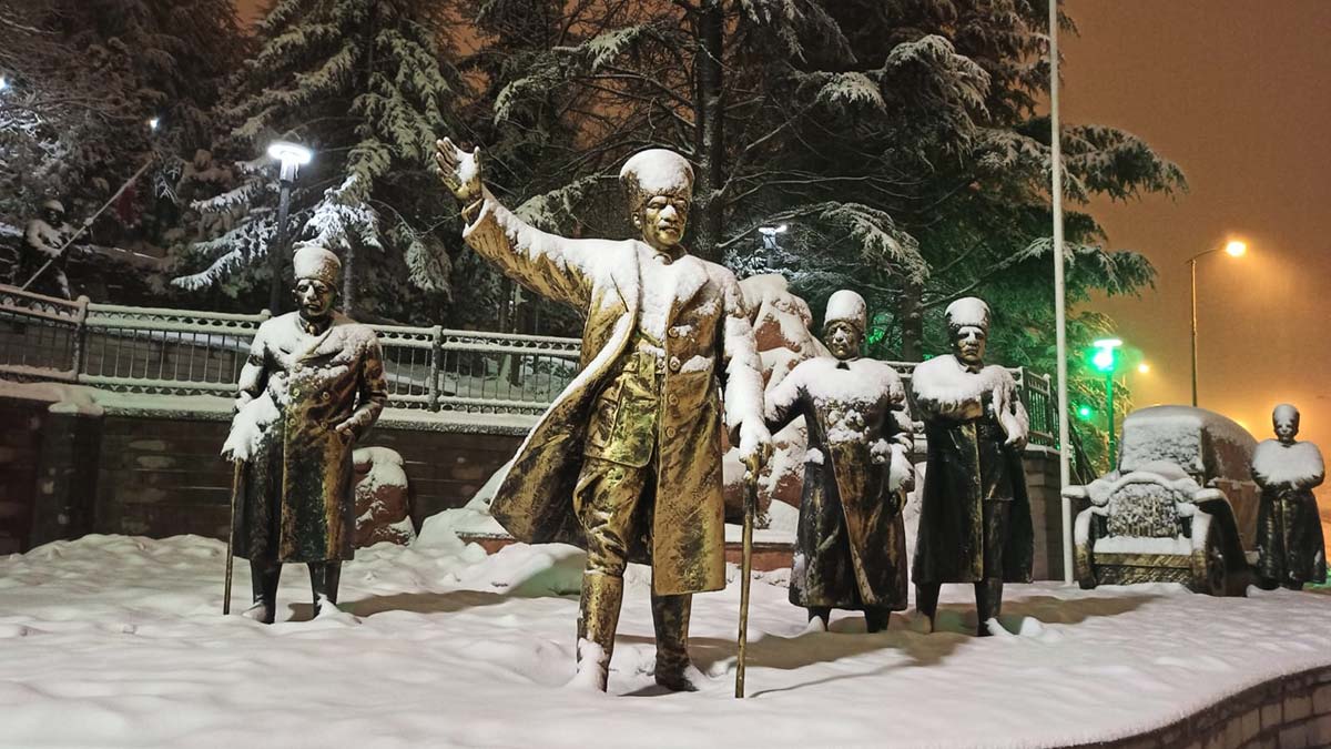 Ankara'da kar yağışı etkili oldu