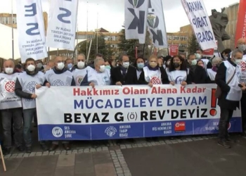Sağlık çalışanları iş bırakma eylemi yaptı