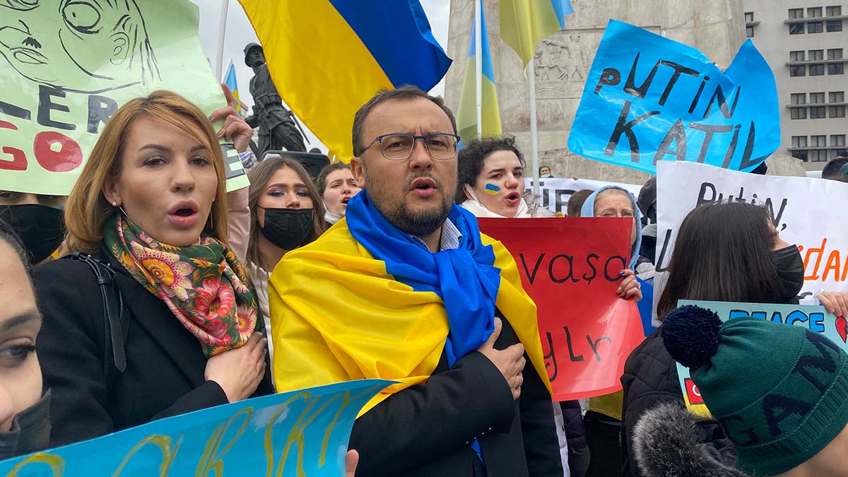 Ulus'ta toplanan ukraynalılardan protesto