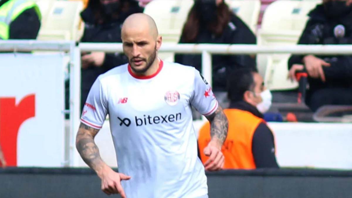 Rus futbolcudan "Savaşı Durdur" paylaşımı