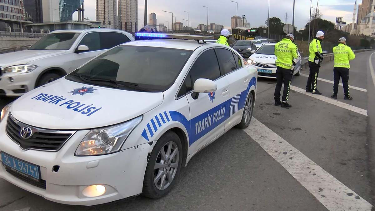 Ataşehir TEM Otoyolu'nda trafik denetimi