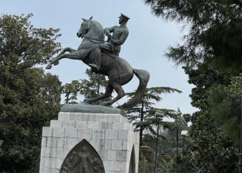 Atatürk Anıtı'na halat bağlayan kişiler gözaltında