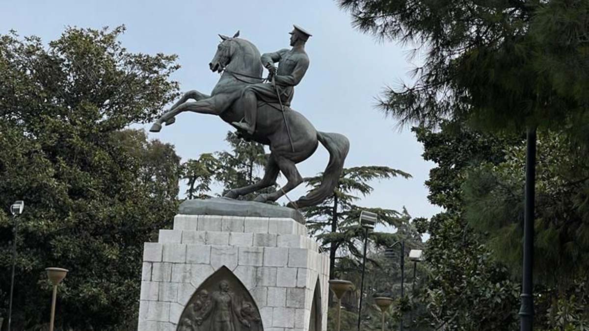 Atatürk Anıtı'na halat bağlayan kişiler gözaltında