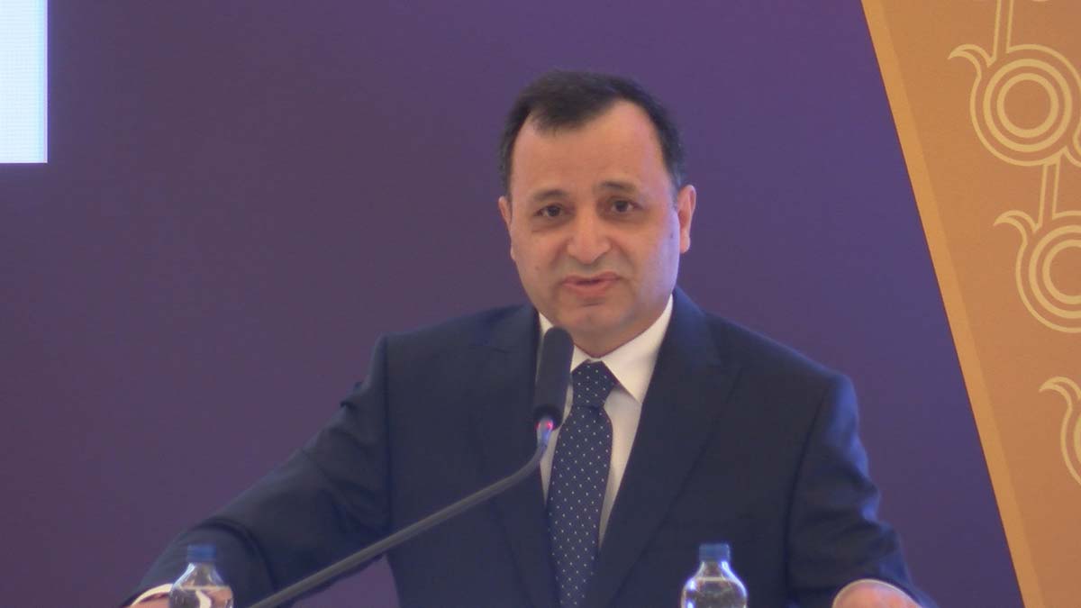 Anayasa Mahkemesi Başkanı Zühtü Arslan, "AYM AİHM'in 47 ülkeden aldığı kadar başvuru alıyor" dedi.