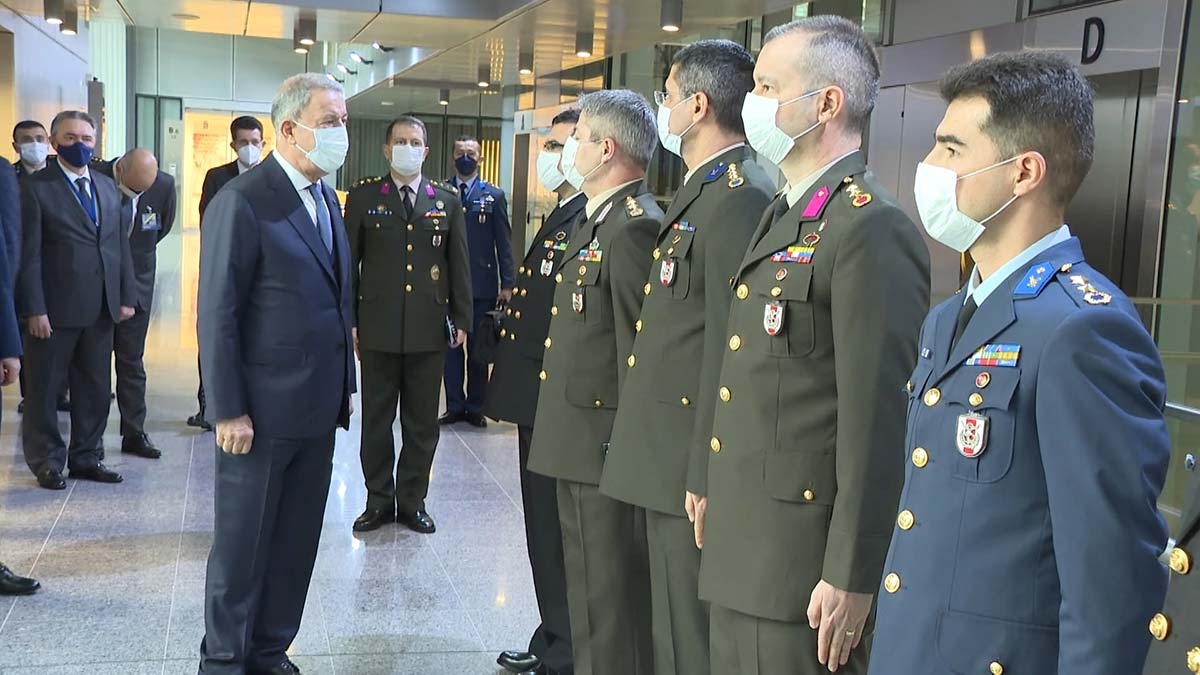 Hulusi Akar Brüksel'deki NATO Karargahı'nda