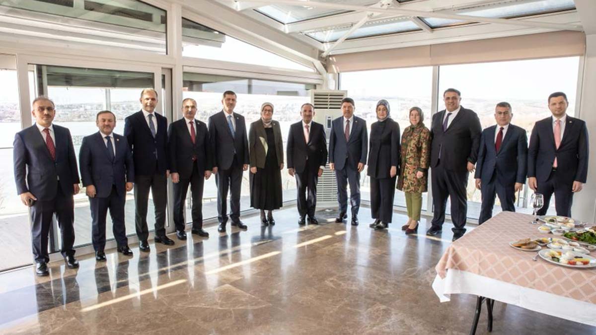 Vekillerin telefonlarına çıkmayan bürokratları görevden alırım