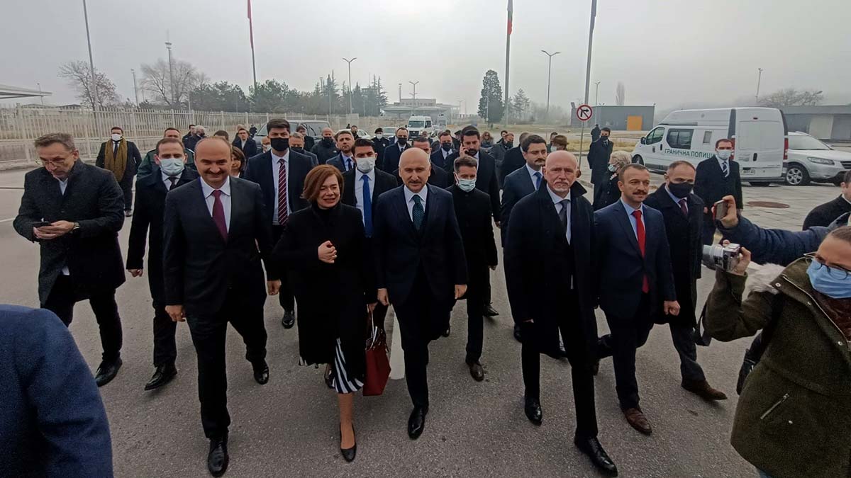 Adil Karaismailoğlu Bulgaristan'a gitti