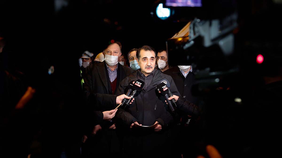 3 Şubat'tan itibaren hayatı olumsuz etkileyen ve kentin genelini elektriksiz bırakan kar yağışı sonrası Isparta'da hayat normale dönüyor.