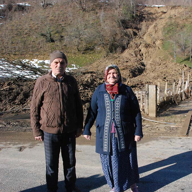 Bartın'da heyelan; 1 ev tahliye edildi