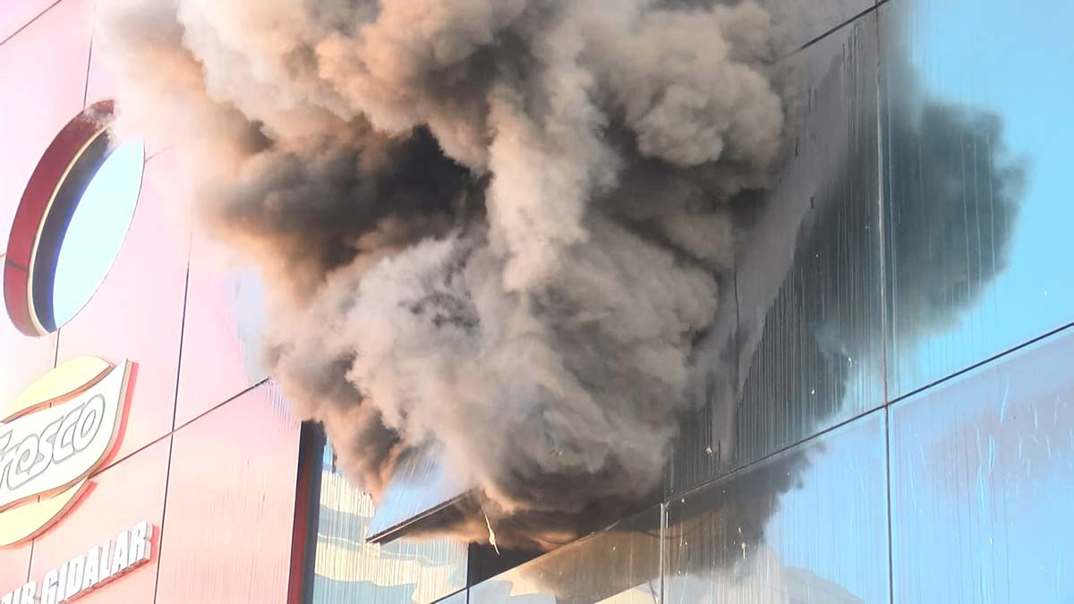 Bayrampaşa'da hazır gıda üretim tesisinde yangın