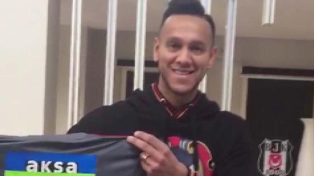 Eren Bulut'a Josef De Souza imzalı forma gönderdi