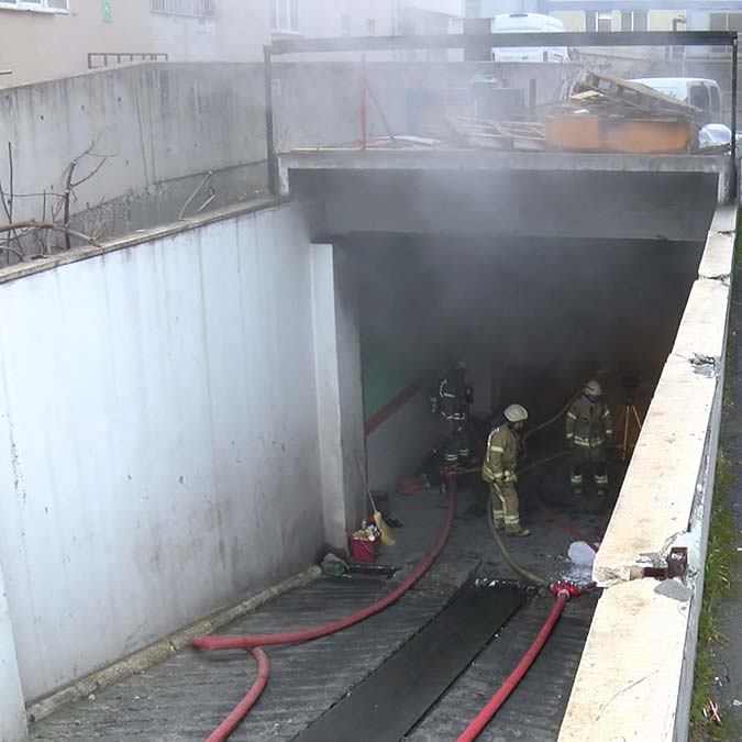 Beylikdüzü'nde, scooter deposunda yangın