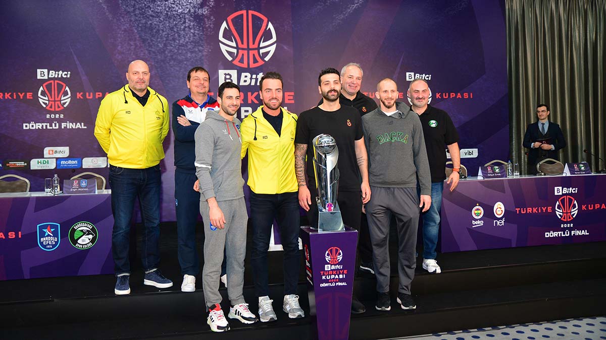 Bursa’da 18-20 Şubat tarihlerinde Nilüfer TOFAŞ Spor Salonu’nda gerçekleşecek olan Bitci Türkiye Kupası 2022 Dörtlü Final heyecanına bir gün kala takımların başantrenörleri ve takım kaptanları basın toplantısı düzenledi.