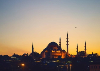 Tüm dünya üzerinde yaşayan Müslümanlar için bugün Regaip Kandili özel bir gün. Kimimiz hastalarımızın şifa bulması için dua ederiz kimimiz ölmüşlerimiz için kimimizse kayıplarımız için.