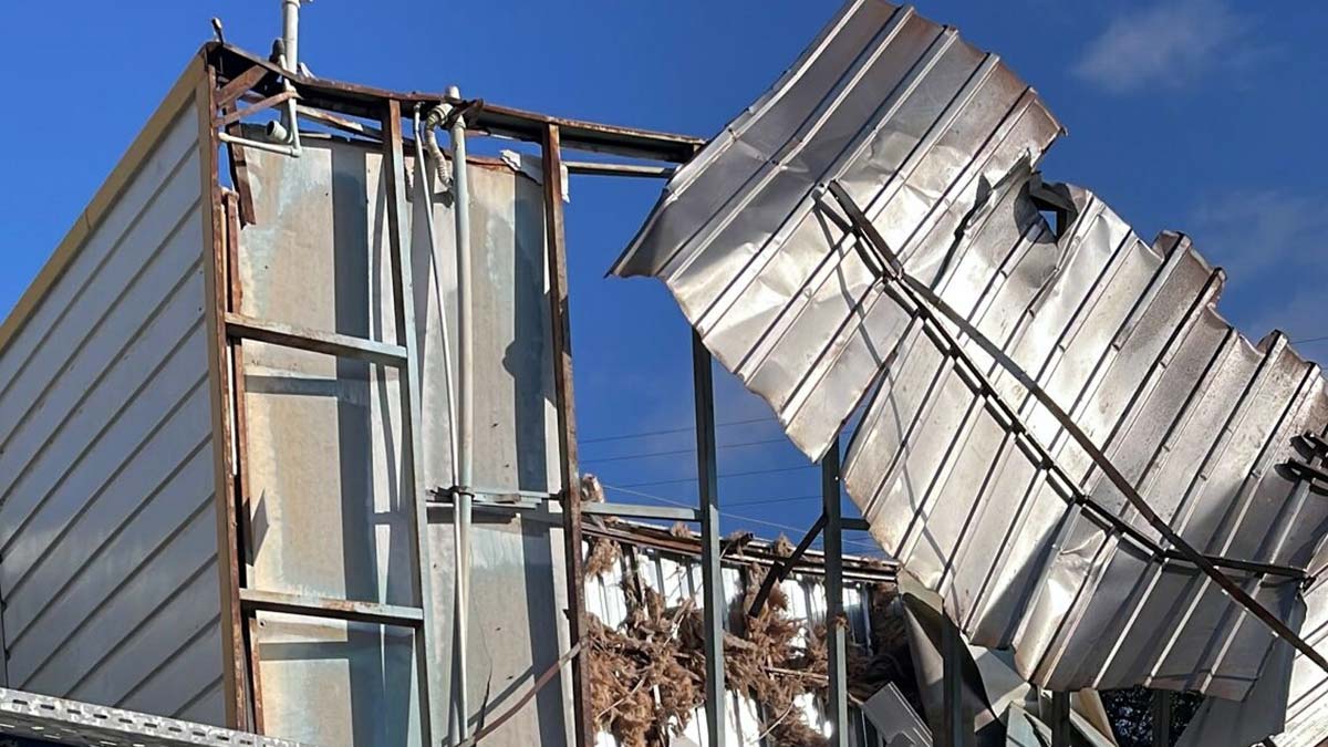 Hortum nedeniyle elektrik telleri koptu