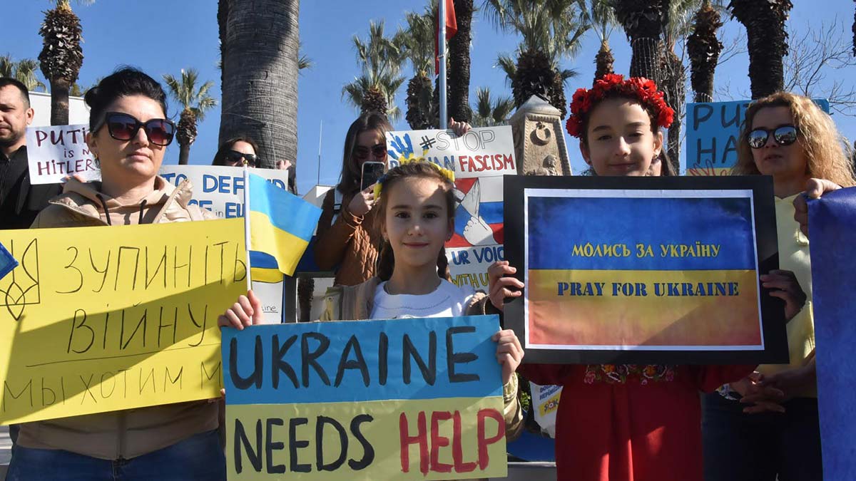 Bodrum'da yaşayan Ukraynalılardan "Rusya" protestosu