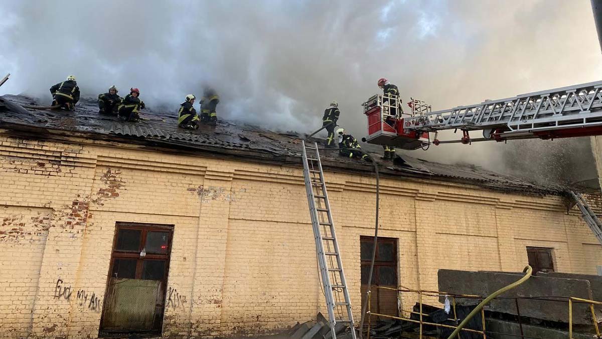 Apartmana, füze isabet etti