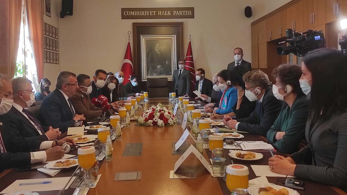 CHP, AP İnsan Hakları Komisyonu üyelerini kabul etti