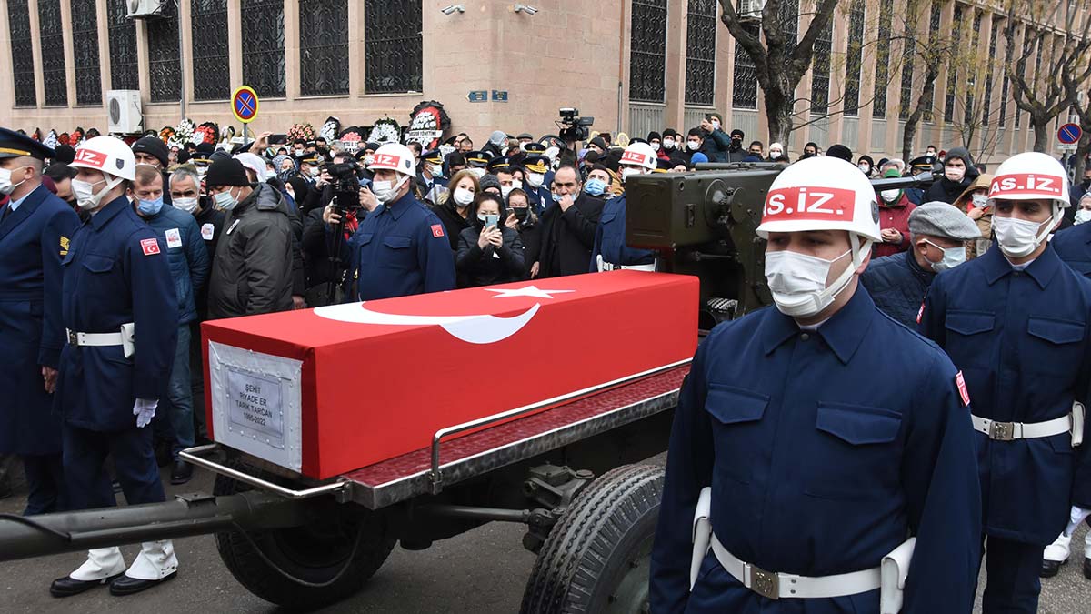 Şehit Tarık Tarcan için gözyaşları sel oldu