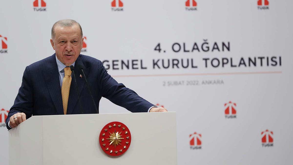 Cumhurbaşkanı Recep Tayyip Erdoğan, 'Kış Kartalı Harekatı'na ilişkin, "İnlerine girdik mi? Girdik. İşte dün gece yine aynı şekilde 3 ayrı noktada hedefleri bombaladık ve bu hedeflerle birlikte hepsi kendilerine kaçacak delik bile bulamadılar" dedi.