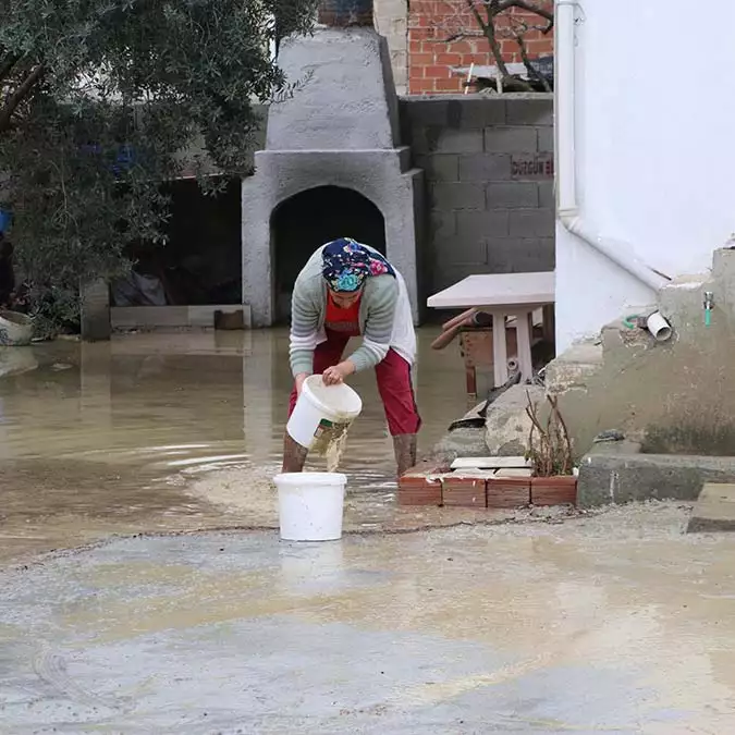 Denizli'de dere taştı