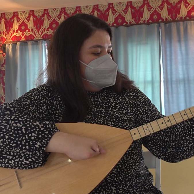 Doğuştan parmakları olmayan Zeynep'in müzik aşkı