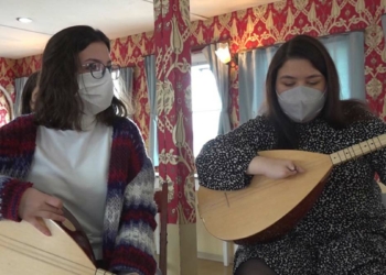 Doğuştan parmakları olmayan Zeynep'in müzik aşkı