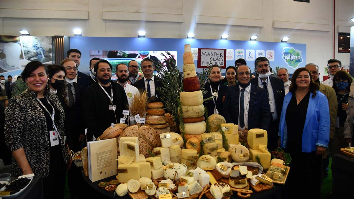 Tarihi, kültürü, doğası, termali, sahilleri ve zengin gastronomisiyle ön plana çıkan Balıkesir EMITT'te yoğun ilgi gördü.