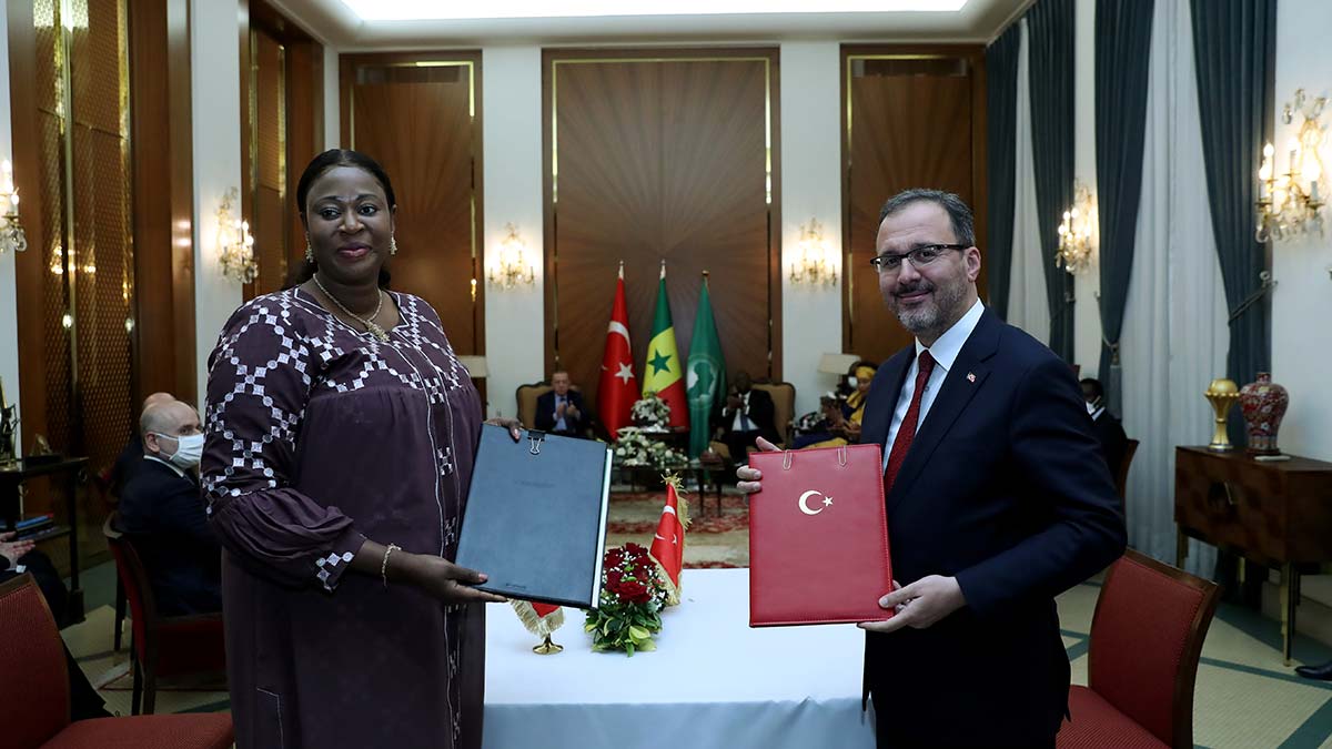 Cumhurbaşkanı Recep Tayyip Erdoğan, "Senegal'le dostluğumuzun tezahürünü ticaret ve yatırımlarda görüyoruz" dedi.
