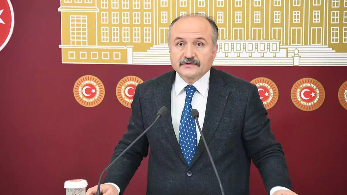 İyi̇ parti grup başkanvekili erhan usta, tüi̇k'in enflasyon rakamlarına değinerek "son 2 aydaki enflasyon oranı, fiyat artışı yüzde 26. 2 oldu. Memurlar bundan sonra keseden yiyecekler" dedi.