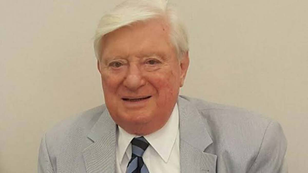 Eski Bayındırlık ve İskan Bakanı Onur Kumbaracıbaşı yaşamını yitirdi. Onur Kumbaracıbaşı (83), Ankara'da bir süredir tedavi görüyordu.