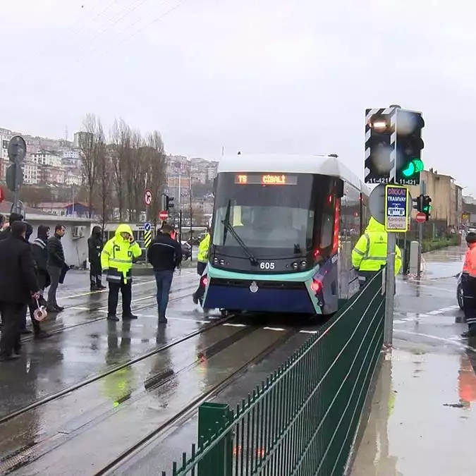 Eyüpsultan'da kadına tramvay çarptı