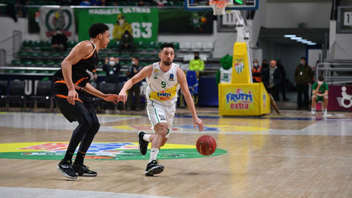 ULEB Avrupa Kupası B Grubu 13'üncü hafta maçında Frutti Extra Bursaspor-Promitheas Patras takımını 87-76 yendi.