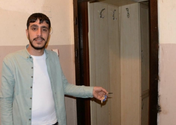 Hırsızlar çalacak eşya bulamayınca kapıyı çaldı