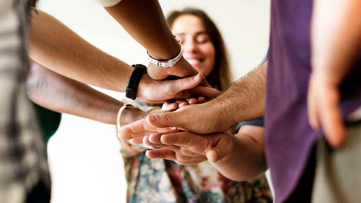 İnsan ve diğerleri. İnsan dünyaya neden gönderildi? İnsanın dünyadaki görevi nedir? İnsanı diğer canlılardan ( bitki, hayvan, melek) ayıran özellikler var mıdır? İnsanın sorumluluk sahibi olmasının sebebi ve hikmeti nedir?