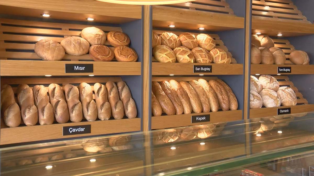 İstanbul'da zamlı ekmek satışı başladı