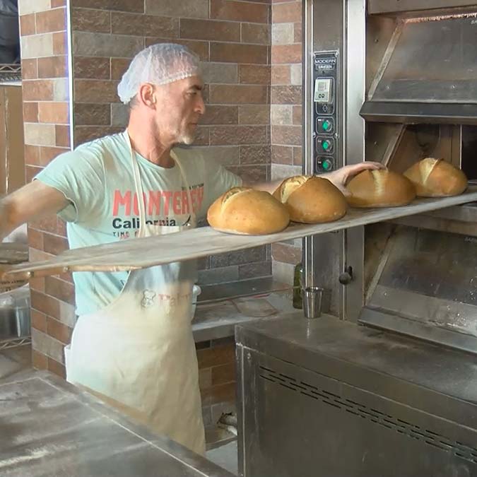 İstanbul'da zamlı ekmek satışı başladı