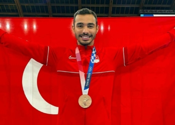 İzmirli milli cimnastikçi Ferhat Arıcan onurlandırdı