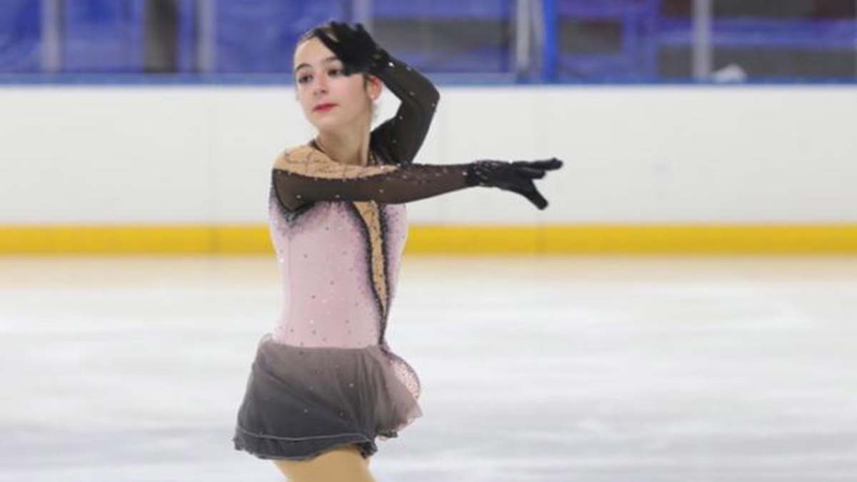 Nehir Alan gümüş madalyayı boynuna taktı