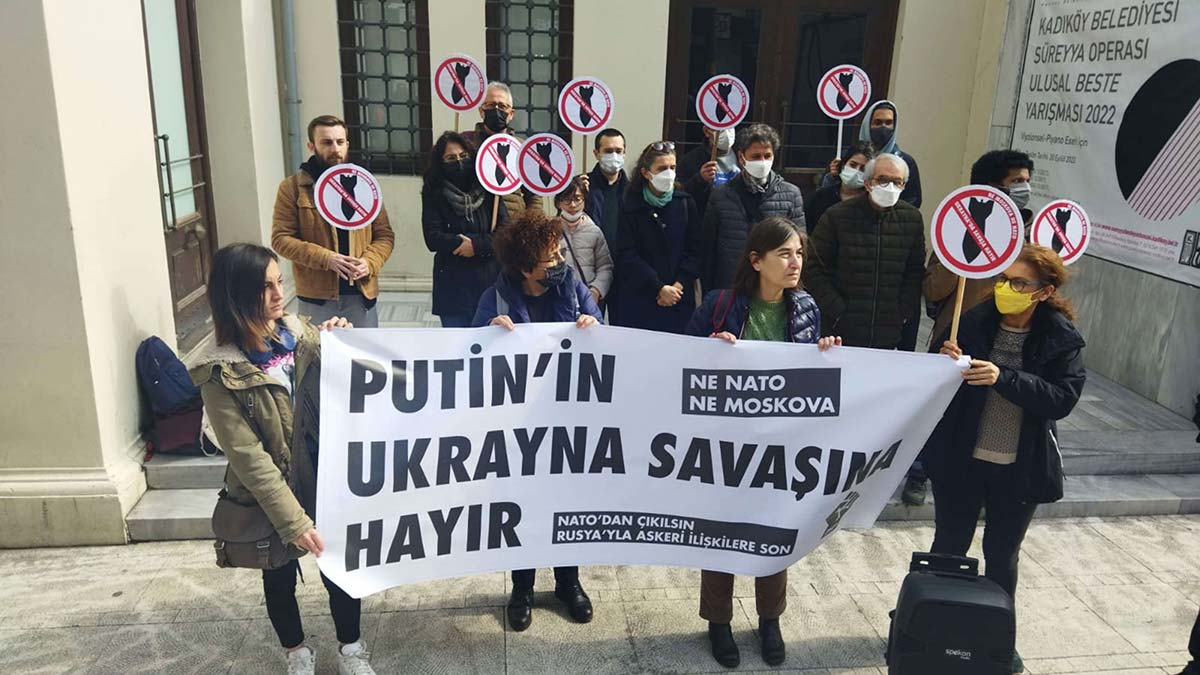 Rusya'nın Ukrayna'ya saldırması protesto edildi