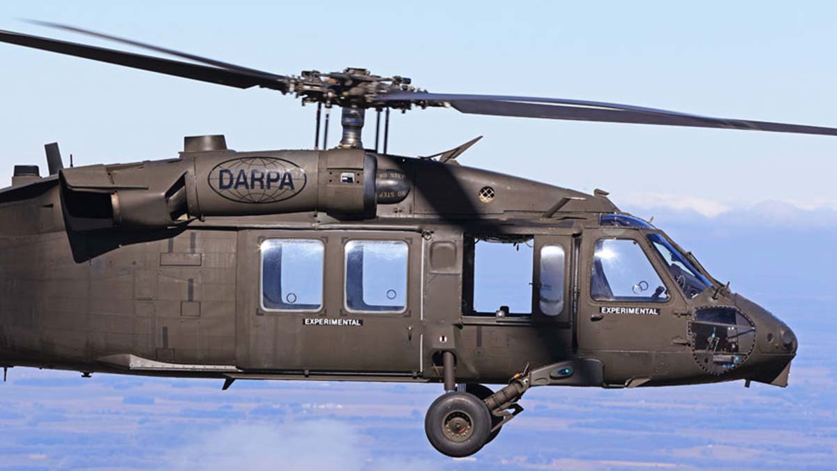 Kara Şahin helikopteri pilotsuz uçtu