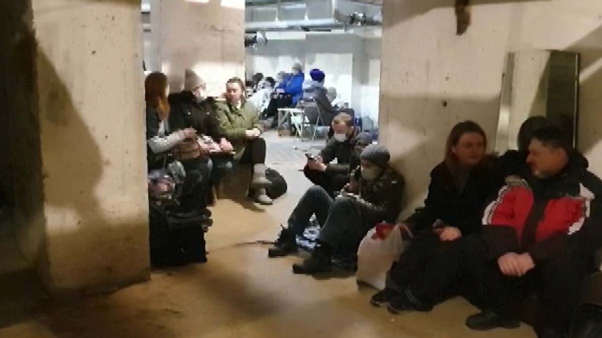 Kiev'de halk sığınaklara indi