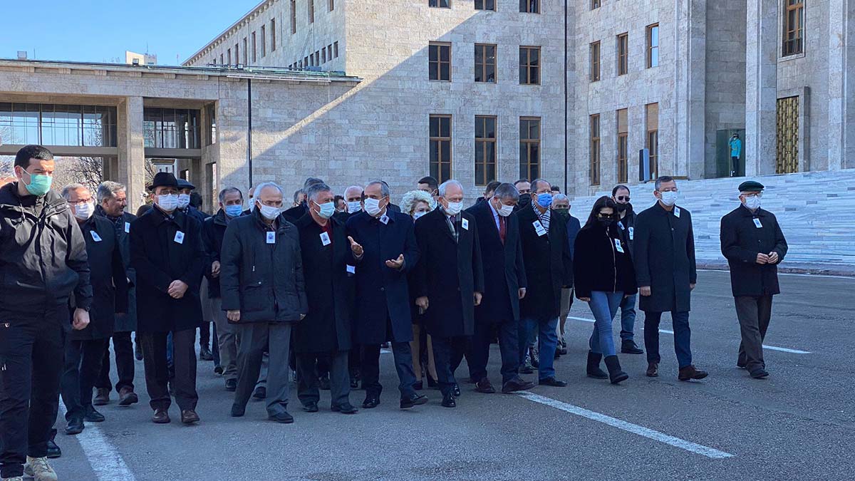 Kılıçdaroğlu, İsa Ayhan'ın cenazesine katıldı