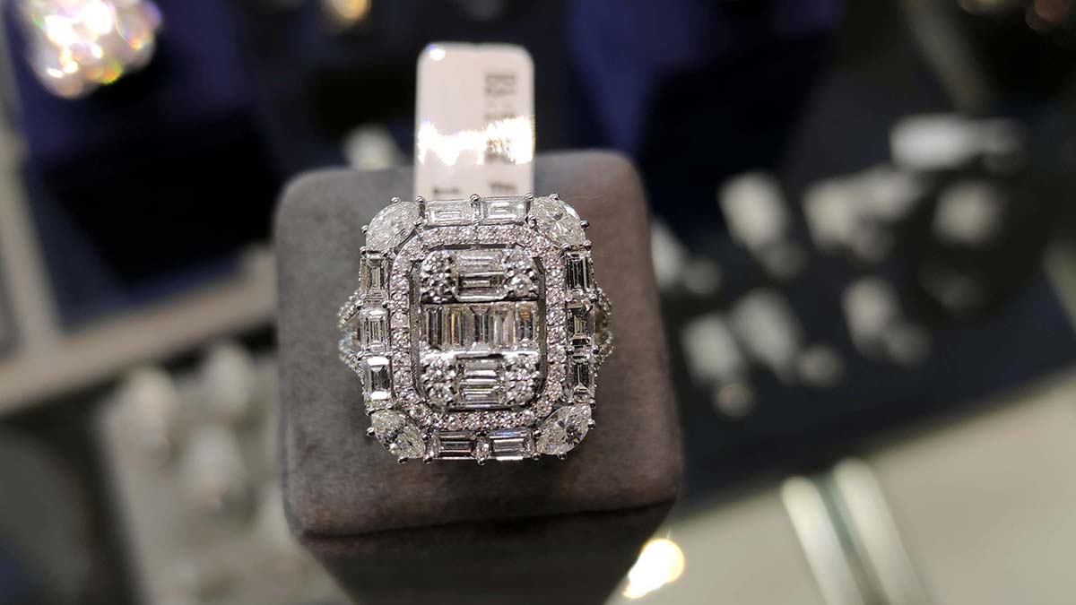 Sevgililer günü öncesi kuyumcularda yoğunluk