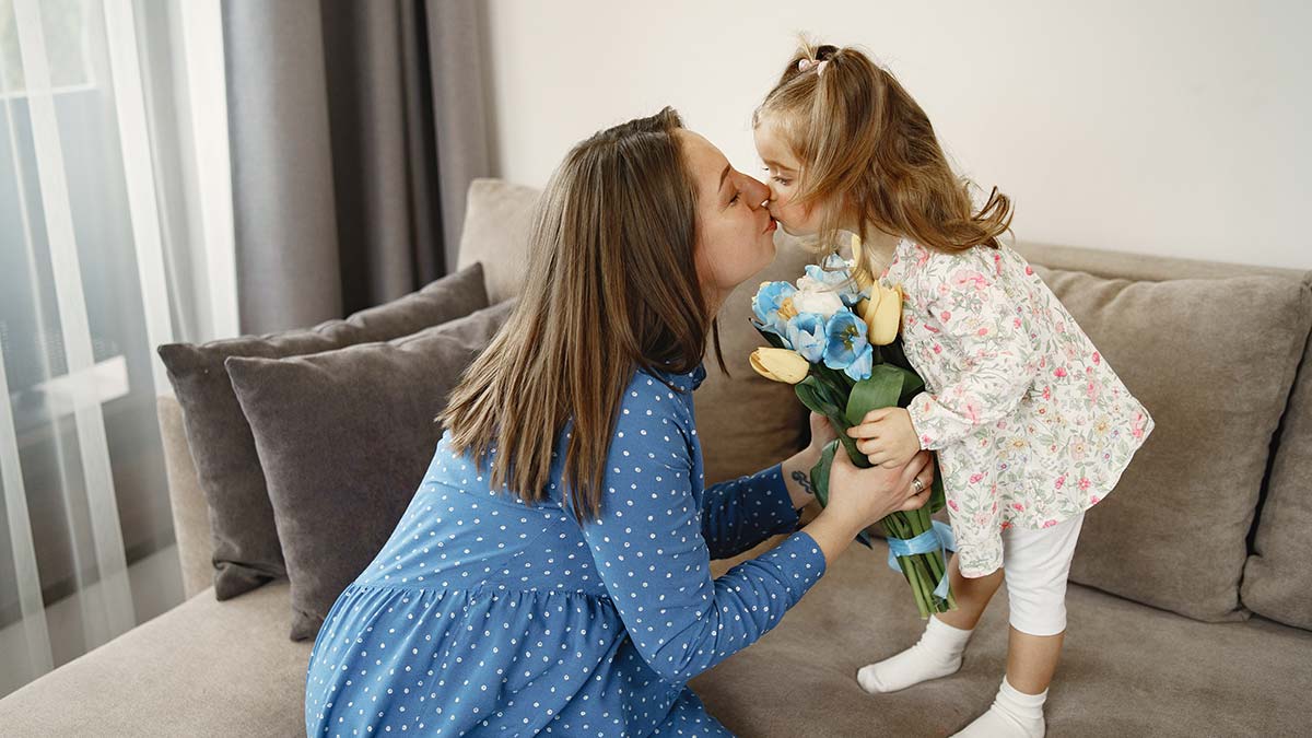 Bebeklikte kurulan bağ ilişkileri etkiliyor