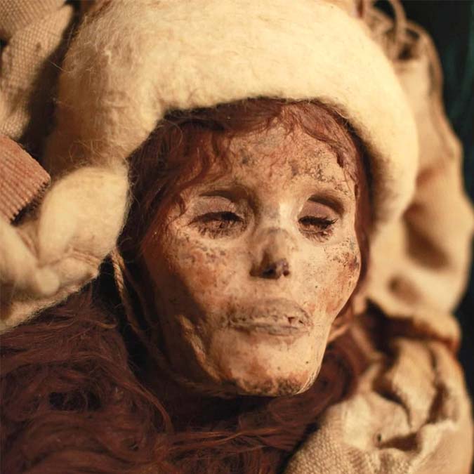 Bir mumya hayal edin, asırlar sonra bile hala aynı güzellikte ve zarafette. Lolan güzeli mumyanın inanılmaz hikayesi bizi 3800 yıl geriye götürüyor.