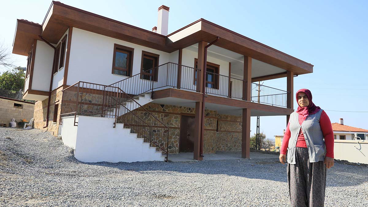 Yangına dayanıklı evler sahiplerine teslim edildi