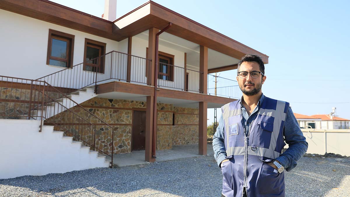 Manavgat orman yangınında hasar gören ve yıkılan yapıların yerine inşa edilen yangına dayanıklı evler, sahiplerine teslim ediliyor.