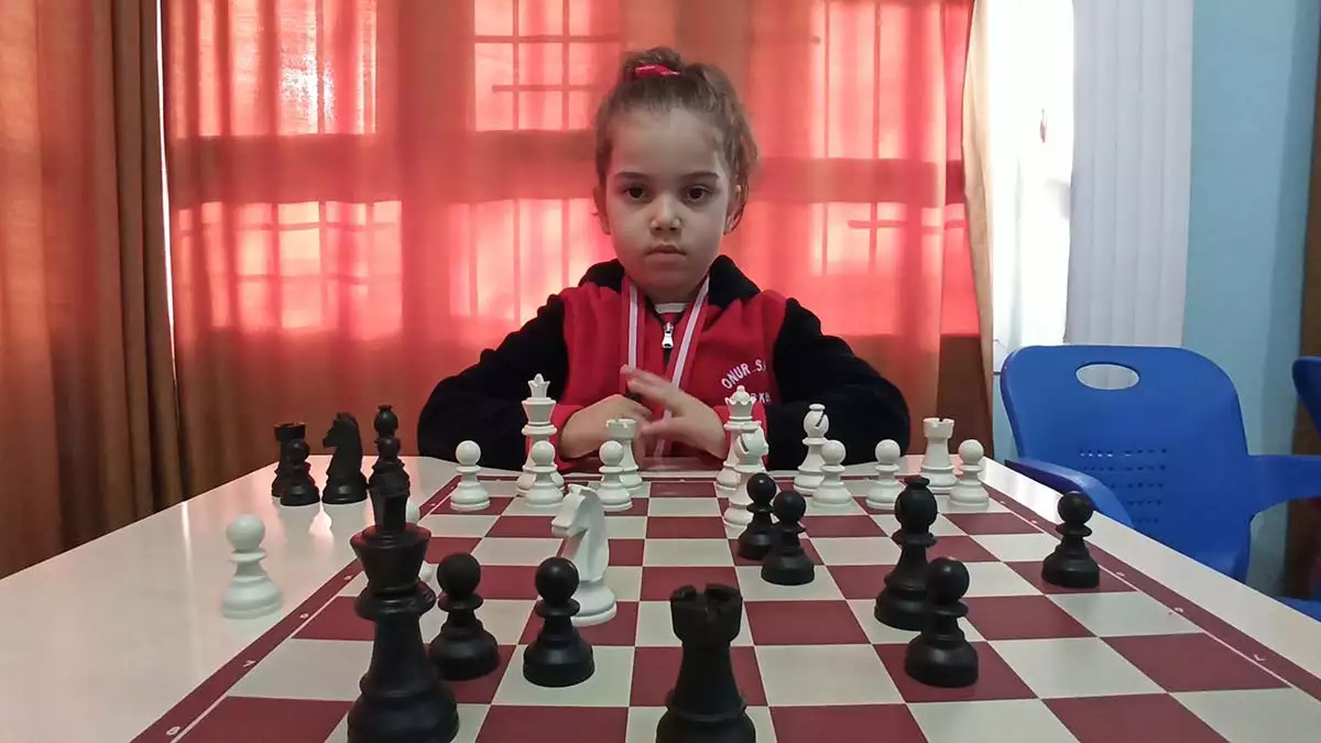Elif eylül çalıkoğlu satrançta milli takıma girdi