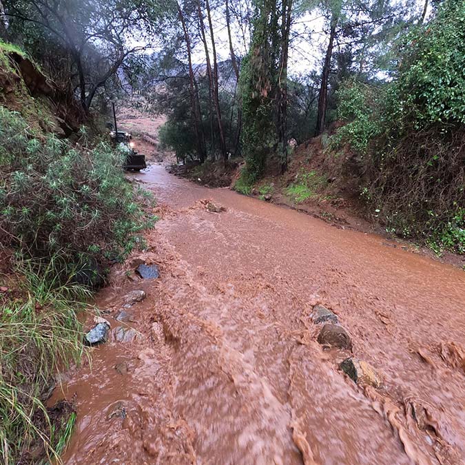 Marmaris'te sağanak; dereler taştı, yollar göle döndü